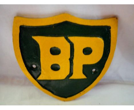 Cast iron BP sign, H: 15 cm. P&amp;P Group 1 (£14+VAT for the first lot and £1+VAT for subsequent lots) 