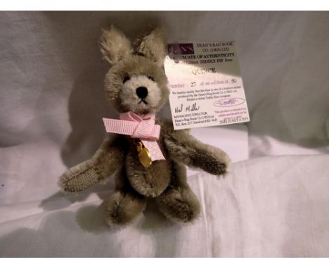 Deans Bear, Diddly Pip Bear, Quince, limited edition 27/50, in excellent condition, H: 10 cm. P&amp;P Group 1 (£14+VAT for th