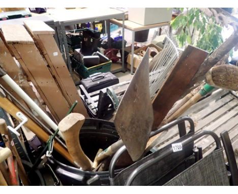 Bin of mixed garden tools, bin not included. Not available for in-house P&amp;P 