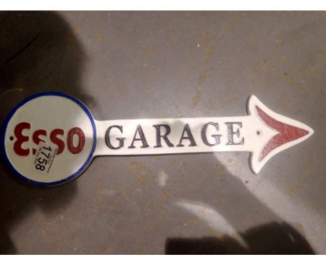 Cast iron Esso garage arrow sign, W: 40 cm. P&amp;P Group 1 (£14+VAT for the first lot and £1+VAT for subsequent lots) 