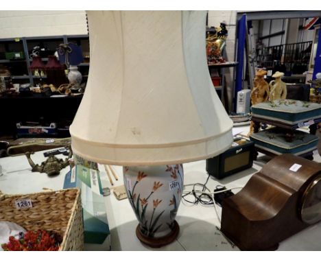 Large ceramic table lamp, H: 69 cm. All electrical items in this lot have been PAT tested for safety and have passed. This do