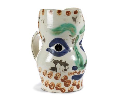 Pablo Picasso, 1881 Málaga – 1973 Mougins, nachKRUG MIT GESICHT, 1969Keramik, glasiert, staffiert.Höhe: 28 cm.Bodenseitige Pr
