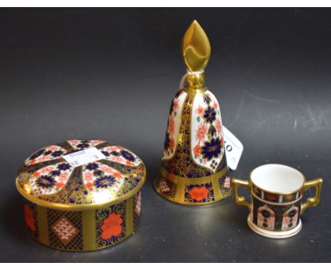 A Royal Crown Derby 1128 pattern bell; a similar loving cup; a trinket box and cover (3)