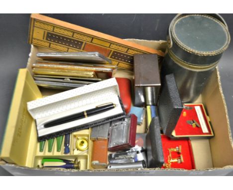 Gentleman's Boxes and Objects -  A Art Deco leather cased three canister tody case; a Parker fountain pen, 14ct gold nib; a D