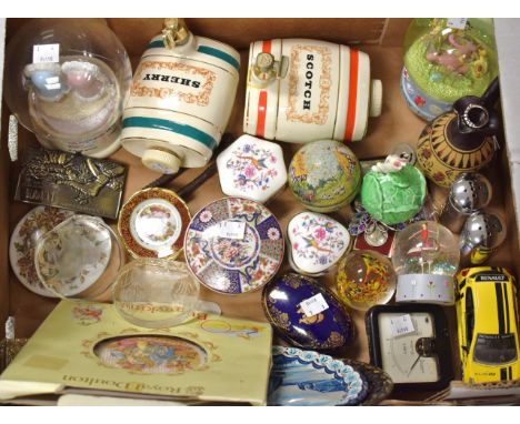 Ceramics &  Glass - Wade Barrels, trinket dishes;  glass paperweights, etc;  qty