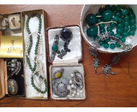 A small quantity of vintage costume jewellery to include a Cariboo jade necklace, a string of jade effect circular beads, a S