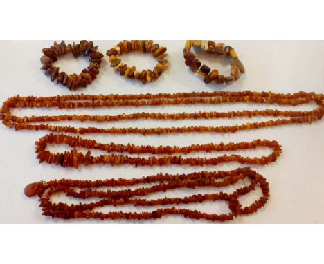 Mixed vintage amber effect costume jewellery to include necklaces, one having a teardrop pendant on gold tone links and 2 rou