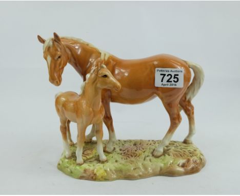 Beswick model of a Palamino mare and foal on ceramic base 953 (second version) 