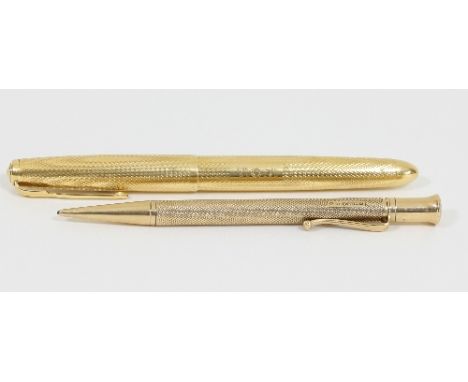 A gentleman's 18ct gold cased Parker fountain pen, with engine turned decoration throughout, initialled T G T and a 9ct gold 