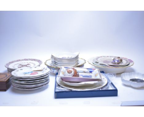 Assorted decorative plates and bowls, makers to include: Aynsley; Royal Worcester Evesham; Spode; and others; a pewter dish; 