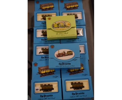 Bachmann vintage locomotive and tender with various "The Prussia" carriages, HO-scale, all boxed.