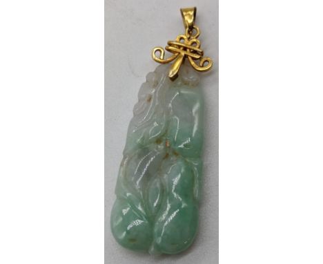 A Chinese jade carving pendant with 14ct gold mount, L.4cm