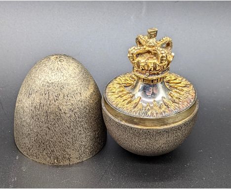 A Stuart Devlin Royal Crown gilt silver egg, no.93, textured finish, hallmarked London, 1977, H.7cm