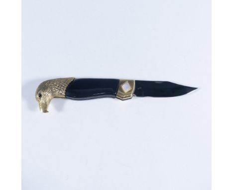 This handsome folding pocketknife features an eagle head design by Ray Beers with a 24k gold-plated bolster with black scales