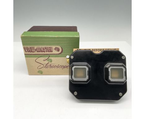 Sawyer's partnered with William Gruber the inventor of the 3D camera setup, to create the Stereoscope. The company offered ph