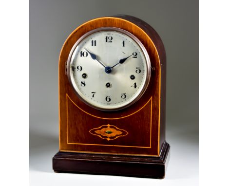 An Early 20th Century Mahogany Cased Mantel Clock, No.19927, the 6.5ins silvered dial with Arabic numerals and chime/silent b
