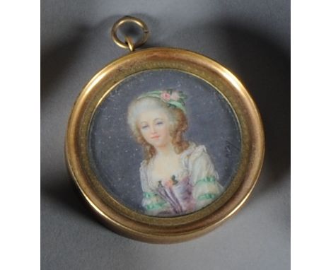 Miniature sur ivoire, Portrait d’une élégante signée à droite M. RAY XIXème siècle