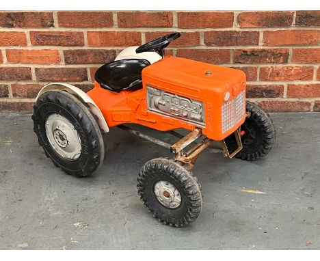         Summary:Sharna 1970's Childs Pedal Tractor&nbsp; 