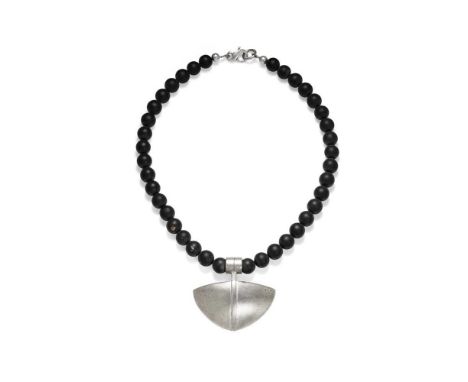 hallmarked for silver, London 2000, sponsors mark 'UH', composed of a single string of black ceramic beads, suspending a styl