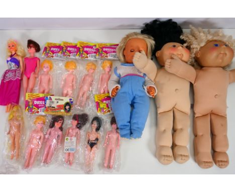 Cabbage Patch Kids - Fisher Price - David Halsall - A lot to include; 2 Cabbage Patch Kids without accessories in Good condit