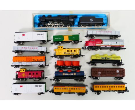 Bachmann - Rivarossi - A collection of mainly unboxed N gauge model railway items. Lot includes a boxed Rivarossi #2117 4-6-2