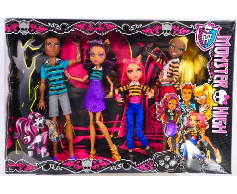 Monster High - Mattel - A Pack Of Trouble Wolf Family set # CBX41. The figures appear Mint, the set appears unopened but the 