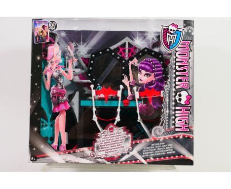 Monster High - Mattel - A factory sealed Monster High Dressing Room set # BDD90. The set appears Near Mint with only minor st