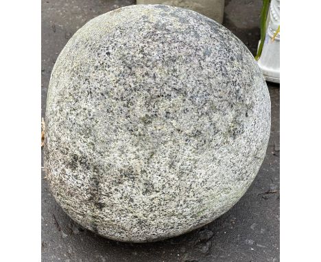 A large GRANITE FEATURE BOULDER -would make a nice feature in the garden! 28cm tall x28cm across approx