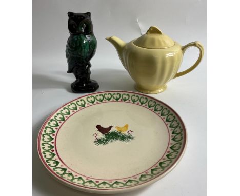 A nice VINTAGE plate with hand painted brown and yellow hens 26cm diameter a glazed pottery owl 21cm with also a vintage MEAK