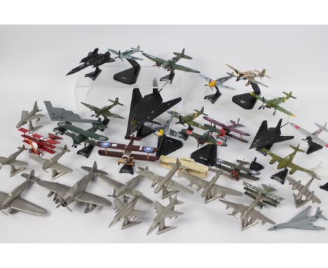 Corgi, Maisto, Royal Hampshire Pewter, Others - An unboxed collection of diecast and pewter model aircraft in various scales.