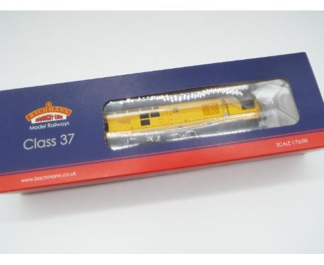 Bachmann - an OO gauge 21DCC model class 37/0 diesel electric locomotive, Network Rail running no 97303, yellow livery, # 32-