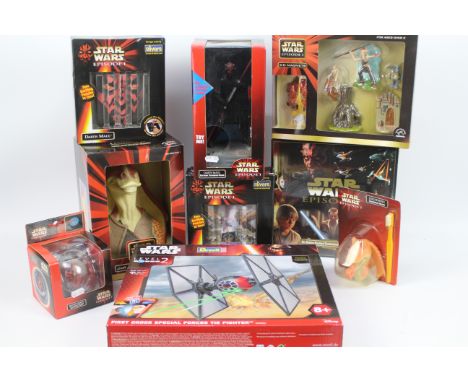 Star Wars, Hasbro, Silvers, Revell, Others  - A mixed lot of Star Wars themed collectibles, puzzles, novelties. Lot includes 