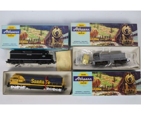 Athearn - Three boxed HO gauge American diesel road locomotives and kits from Athearn. Lot includes GP-35 op.No.9432 in Illin