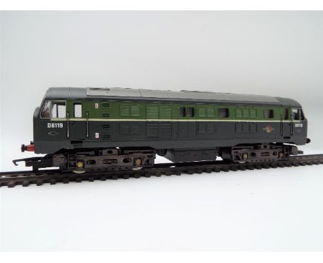 Hornby - an OO gauge model diesel electric locomotive, class 29, running no D6119, BR green livery, # R 2122A appears ex in a