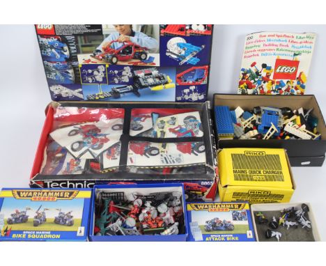Warhammer 40,000 - Games Workshop - Lego. A selection of Lego and Warhammer items to include: Leg Technic #8865. Item is boxe