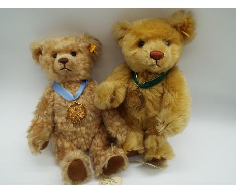 Steiff - two mohair Bears made by Steiff exclusively for Danbury Mint, 2001 and 2002, each with medallion on ribbon to the ne