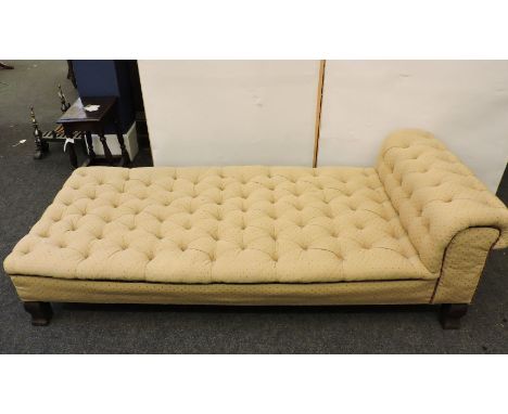 A large button upholstered day bed, 192cm long