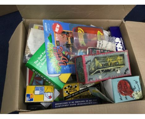LARGE LOT OF VINTAGE PUZZLE GAMES, comprising various examples, along with a collection of related publications