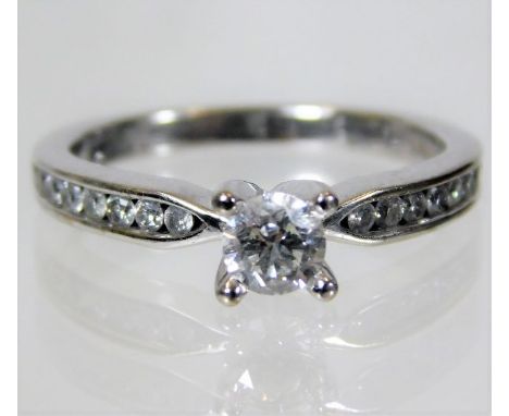 An 18ct white gold ring set with 0.33ct centre stone 3.4g size K 