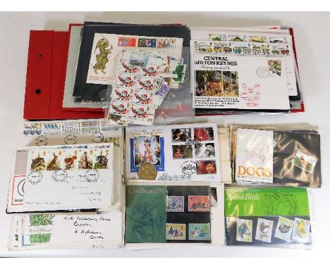 A quantity of mixed various first day covers