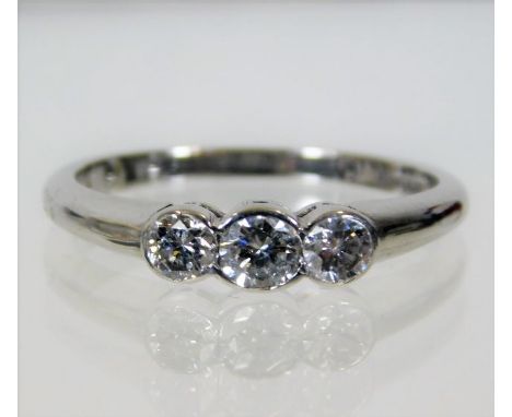 An 18ct white gold set with approx. 0.55ct diamond 3.4g size Q/R