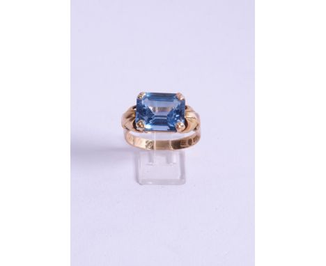 Ring, 18kt Gelbgold, blauer Farbstein, ca. 4.2 g, RM 57.5