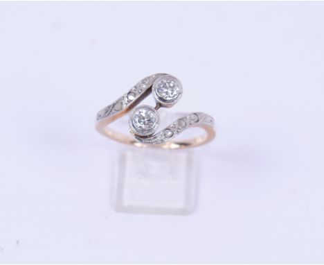 Ring, Art Déco, 8kt Gelbgold und Platin, 2 Brillanten, 6 kleine Splitter, ca. 2.54 g, RM 49