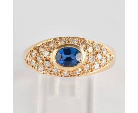 Ring, 14kt Gelbgold, zentraler Saphir, oval facettiert, ca. 0.67 ct., Brillantbesatz zus. ca. 0.38 ct., ca. 4.42 g, RM 53