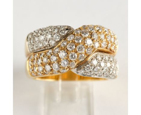 Ring, 18kt Gelbgold/Weißgold, im Wechsel über Kreuz angeordnet, mit reichem Brillantbesatz, ca. 15.6 g, RM 53, ein Stein fehl