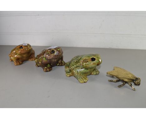 MIXED LOT COMPRISING A BRASS MODEL FLY, THREE POTTERY MODEL TOADS (4)