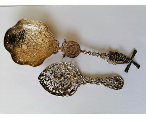 An Edwardian Dutch novelty spoon with windmill terminal and pierced bowl imported by Samuel Boyce Landeck, Sheffield, 1909, 2