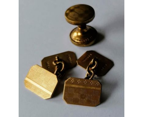 A pair of Edwardian 9ct yellow gold cufflinks with engine turned decoration hallmarked for Henry Griffith &amp; Sons Ltd., Ch