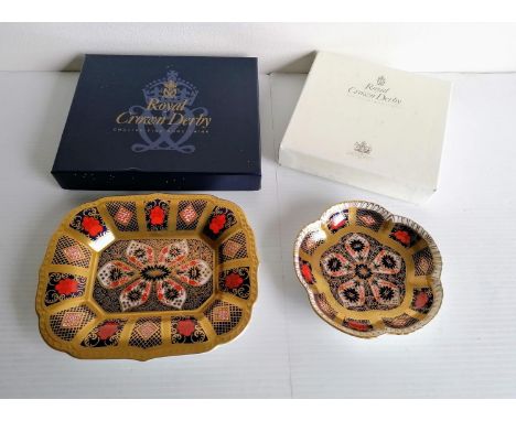 A Royal Crown Derby Old Imari 1128 5-petal trinket tray and oblong tray, 16 x 13.5 cm in original boxes without visible damag