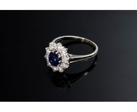 WG 750 Entourage Ring mit einem Saphir (1.07ct) in einer Brillantlunette (zus. ca. 0.70ct/VVSI-VS/TW-W), 3,7g, Gr. 55